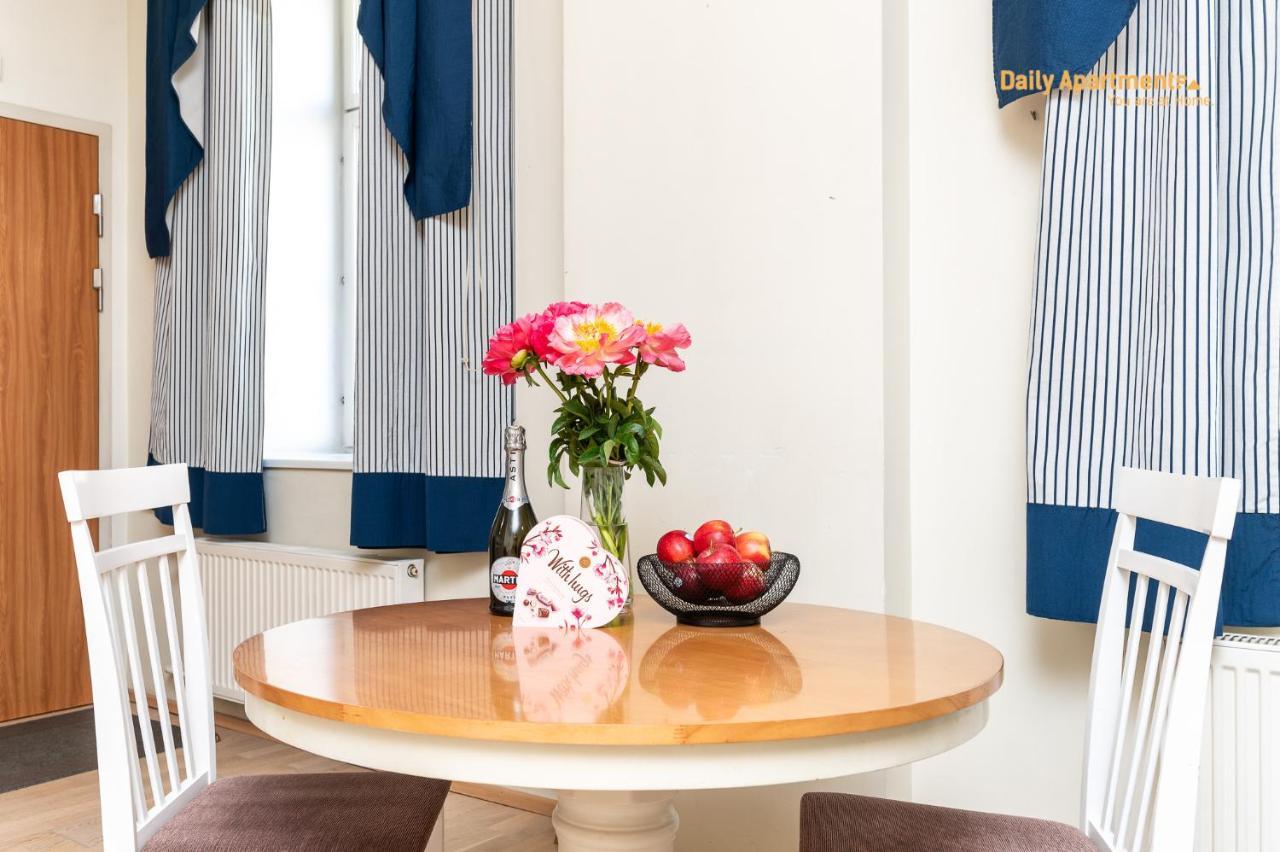 Daily Apartments - Apartment With Bath Reval Esterno foto